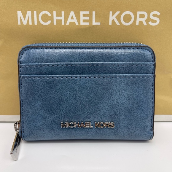 MICHAEL KORS Jet Set Medium Distressed Zip Around Card Case
Cornflower
NWT - Picture 10 of 16